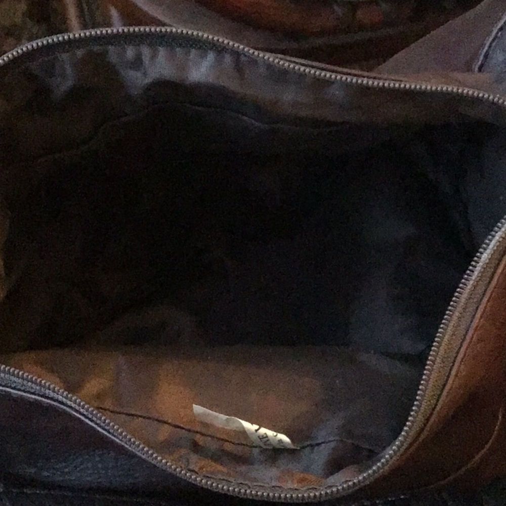 Wilson’s #Adventure Bound #sling bag - Picture 9 of 13